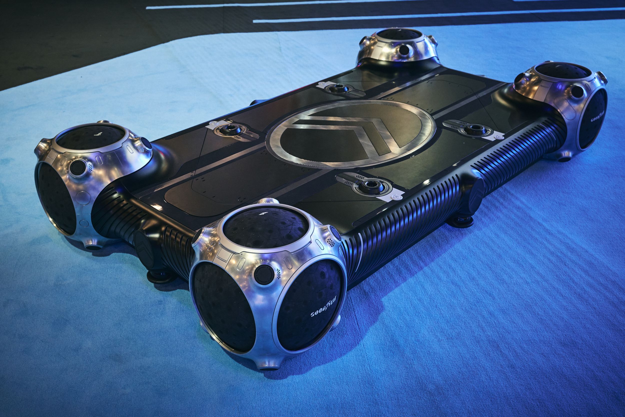 Citroen a prezentat la CES 2022 un concept autonom open-source. Vechicul poate transporta capsule fabricate de alți producători