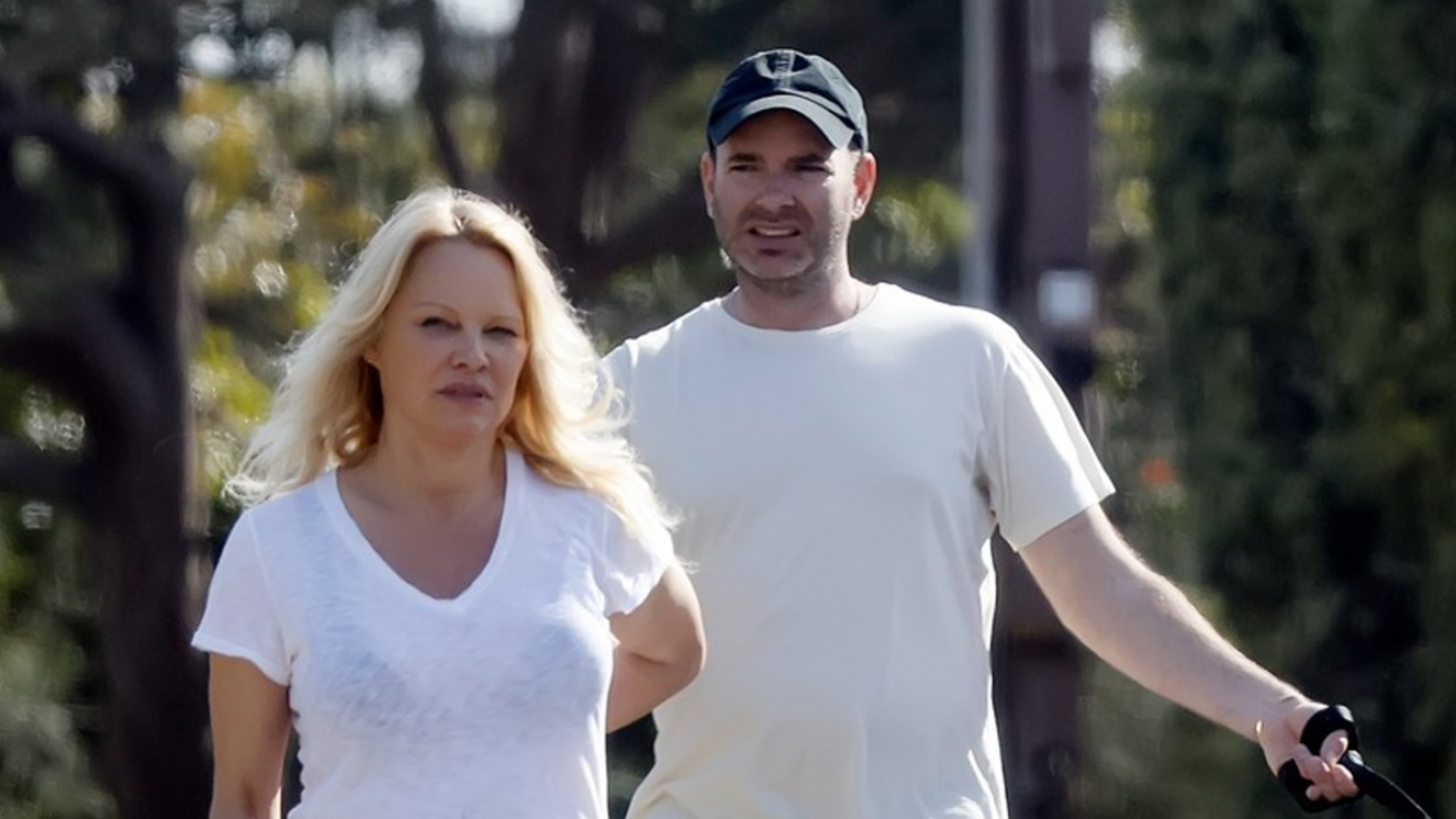 Divorţ neaşteptat în showbiz. Vedeta care se desparte pentru a cincea oară de soţ 