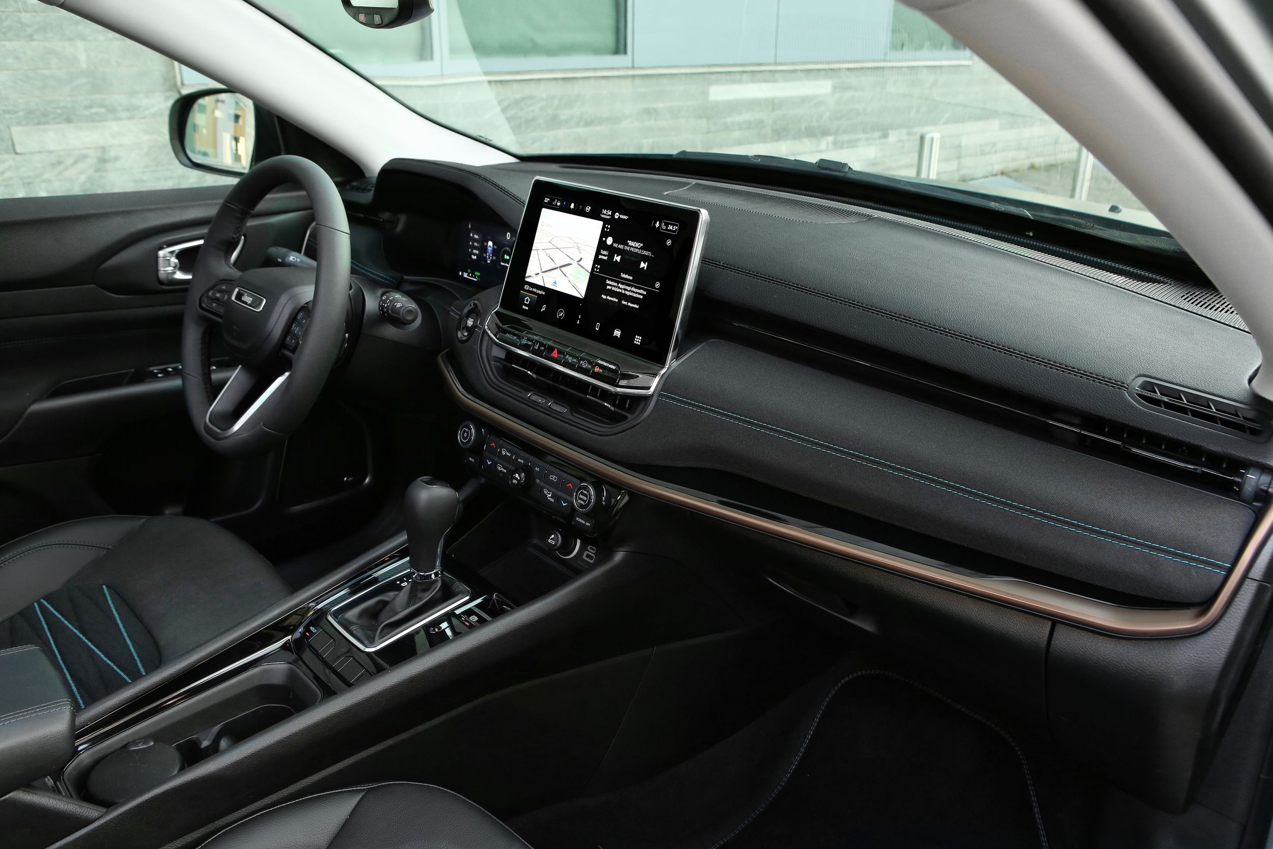Jeep introduce un sistem hybrid de propulsie pentru modelele Renegade și Compass. Ce performanțe are 