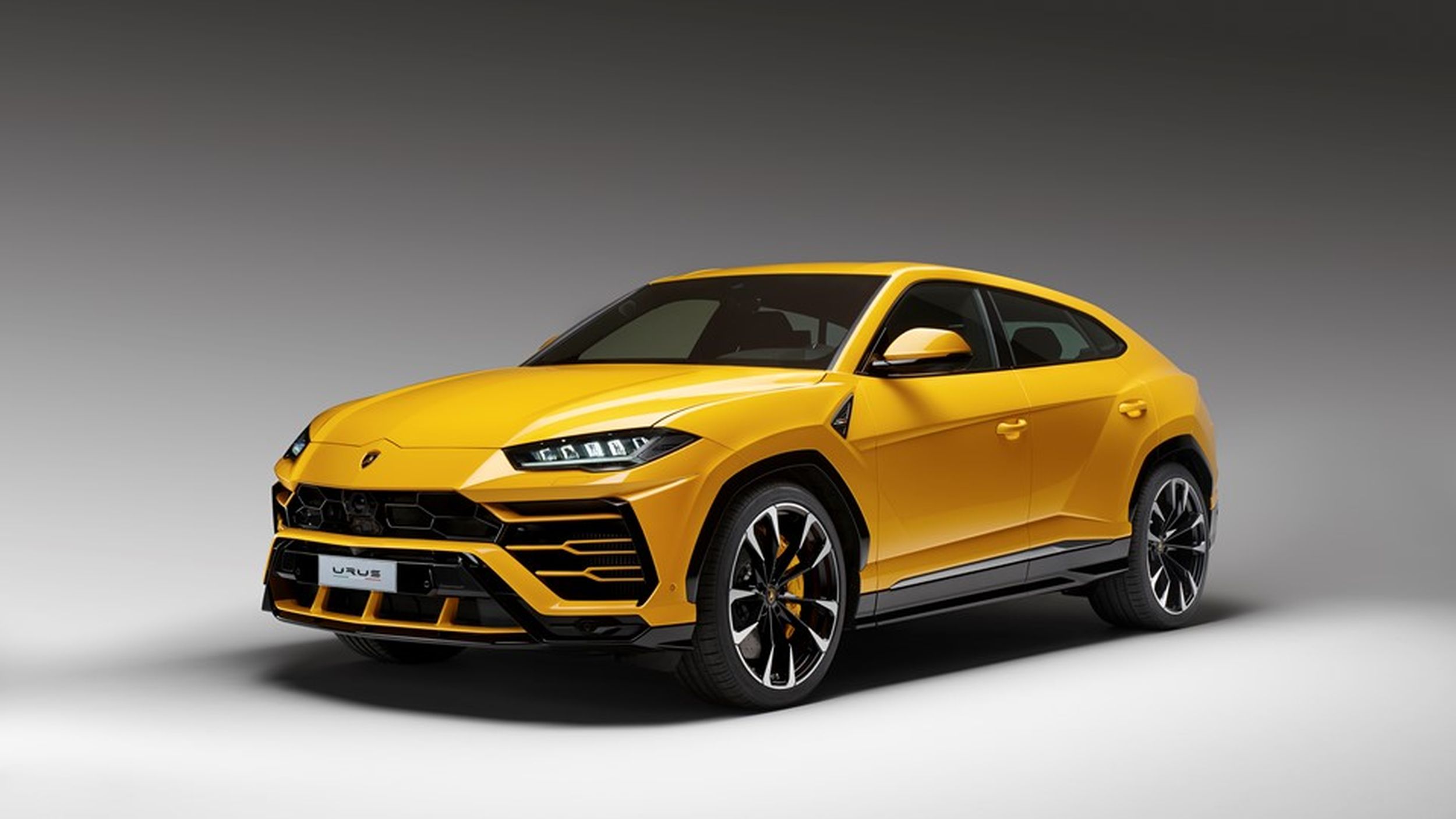 Lamborghini a vândut aproape întreaga producţie din acest an. Compania se pregătește pentru electrificarea gamei din 2024