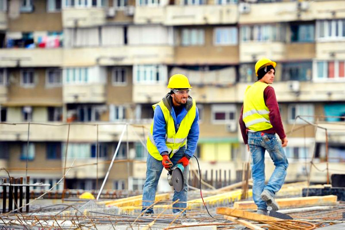 Muncitorii straini, alesi in detrimentul celor romani de patronii din Iasi