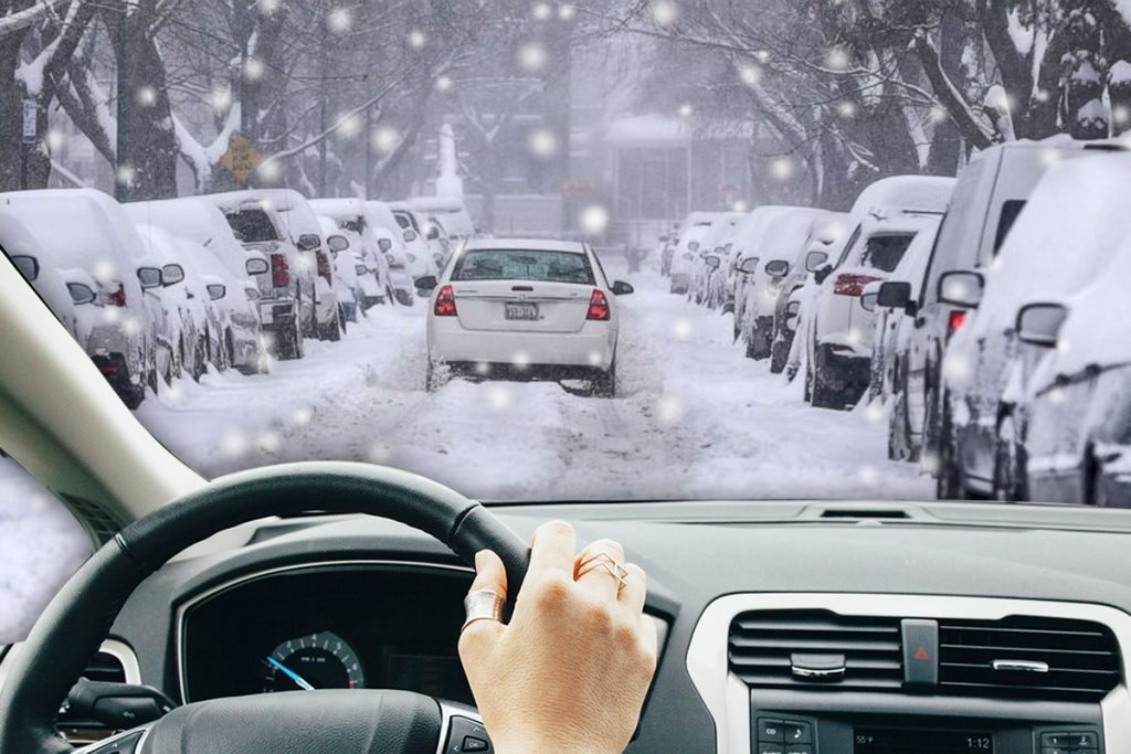 Nu face aceste greșeli atunci când conduci iarna. Ferește-te de ele mai ales când ninge