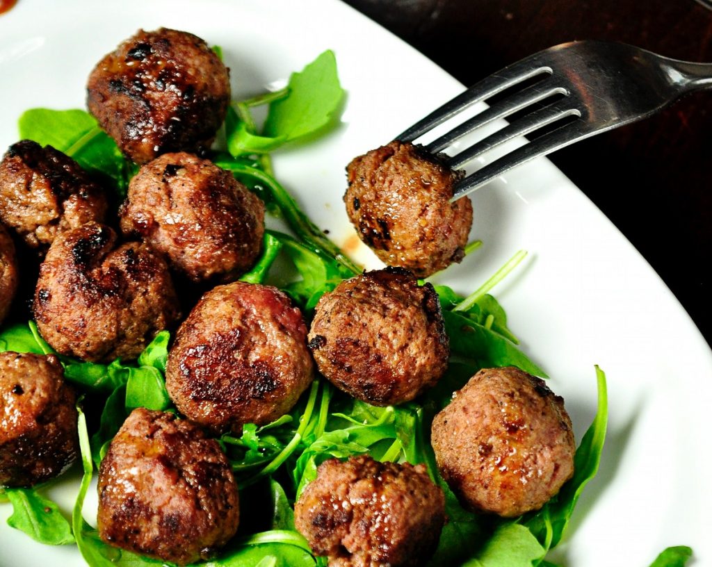 Reţetă de chiftele ruseşti. Ies demenţiale dacă pui acest ingredient în ele. Nu ai voie să le ratezi