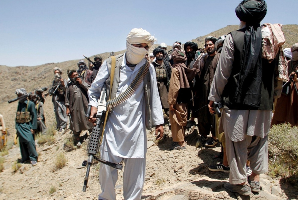 Talibanii, decizie fara precedent! Au „decapitat” manechinele din vitrinele magazinelor din Afganistan