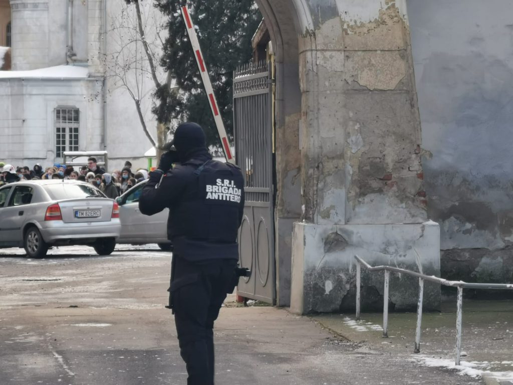 Două alerte cu bombă în Timișoara. Peste 500 de elevi și profesori au fost evacuați UPDATE