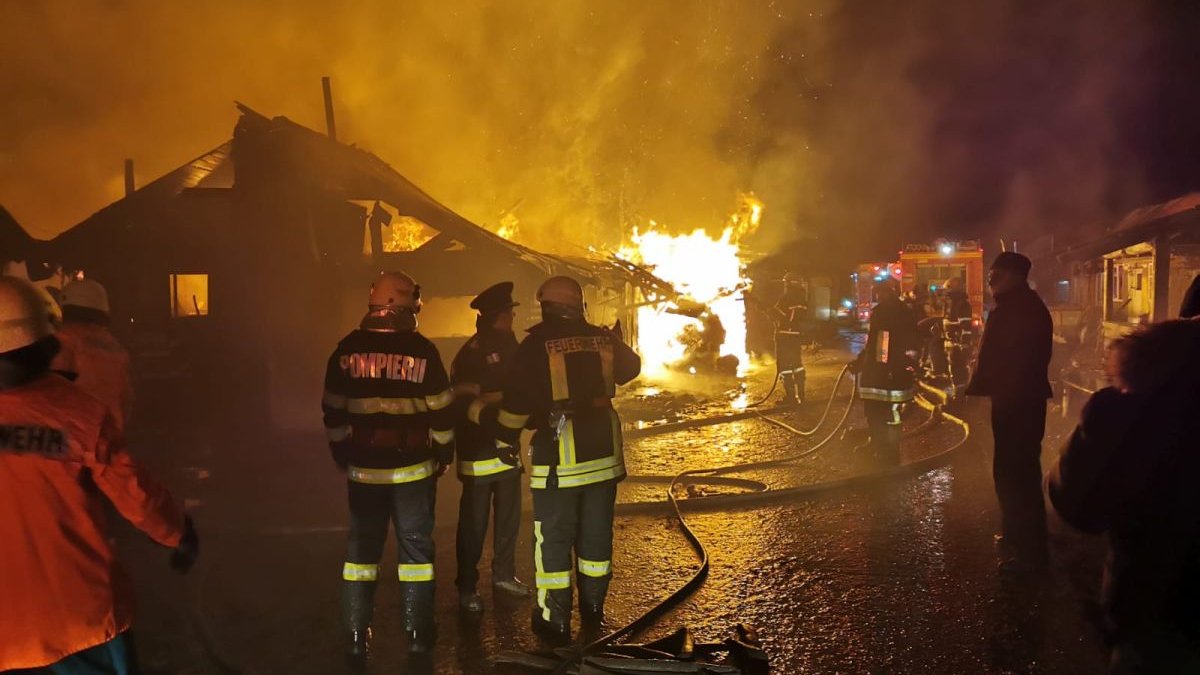 100 de oameni traiesc de un an in sala de sport din Miercurea Ciuc