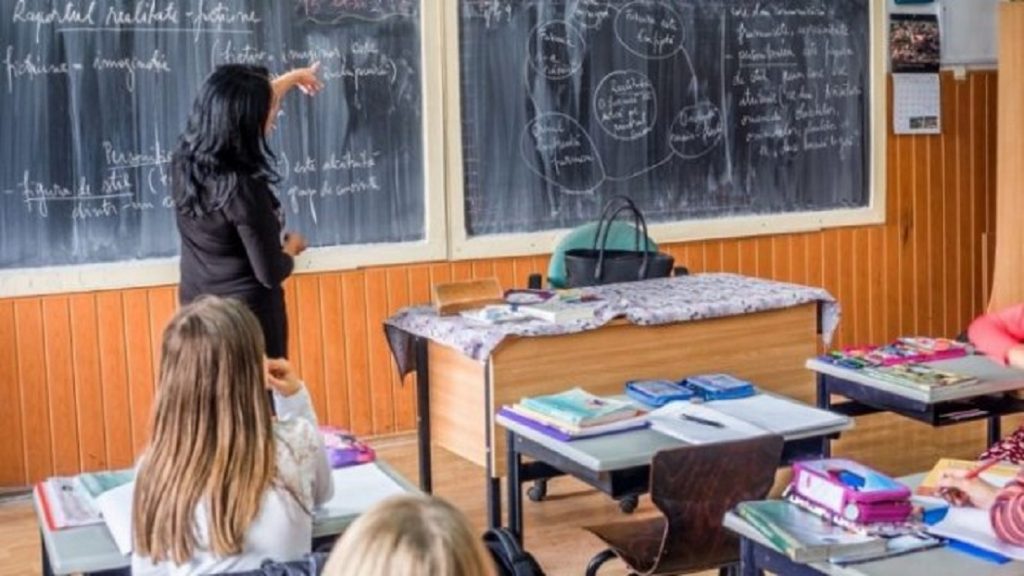 Se fac angajari in invatamantul preuniversitar