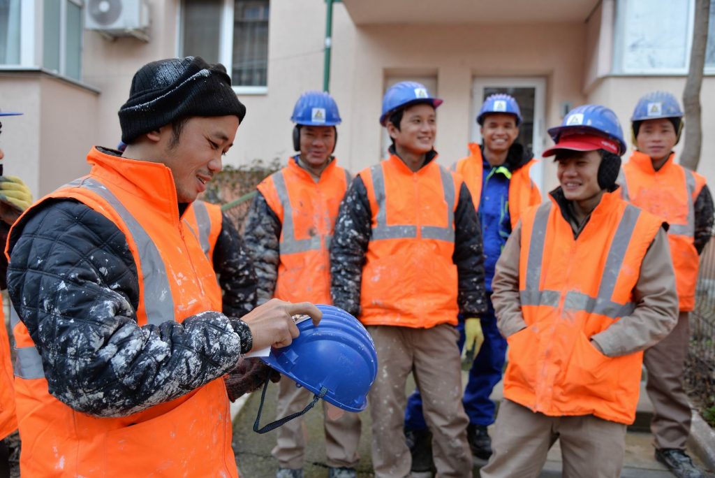 Firmele din tara vor muncitori din strainatate