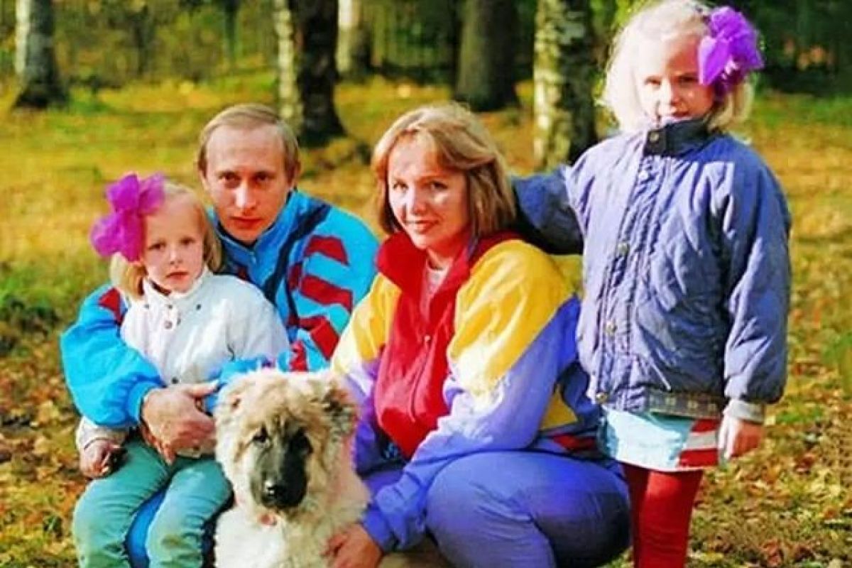 Cine sunt si cu ce se ocupa fiicele lui Vladimir Putin