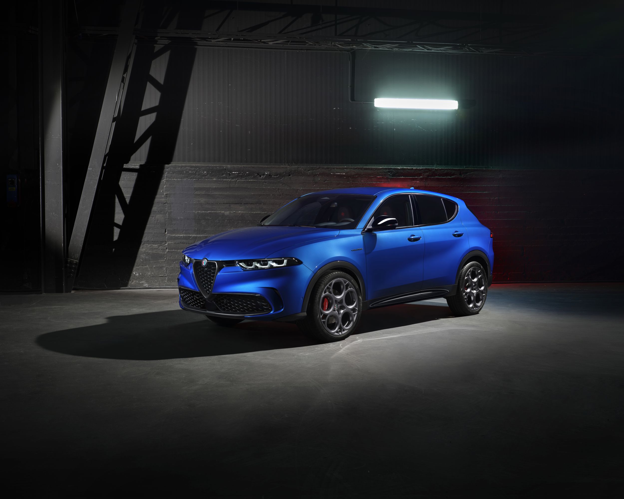 SUV-ul Alfa Romeo Tonale a fost prezentat oficial. Noul model va putea fi configurat cu motorizări de până la 275 CP
