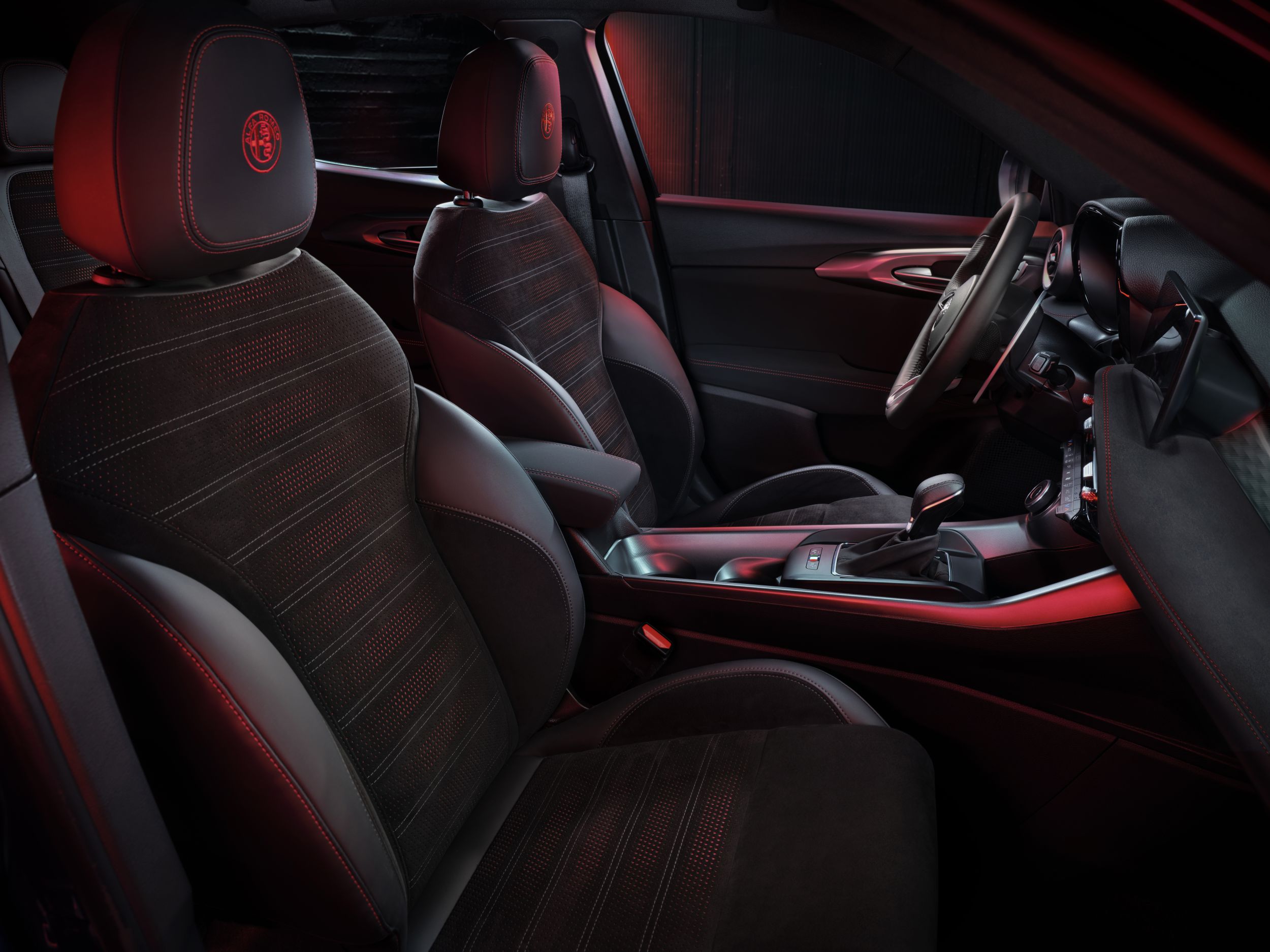 SUV-ul Alfa Romeo Tonale a fost prezentat oficial. Noul model va putea fi configurat cu motorizări de până la 275 CP