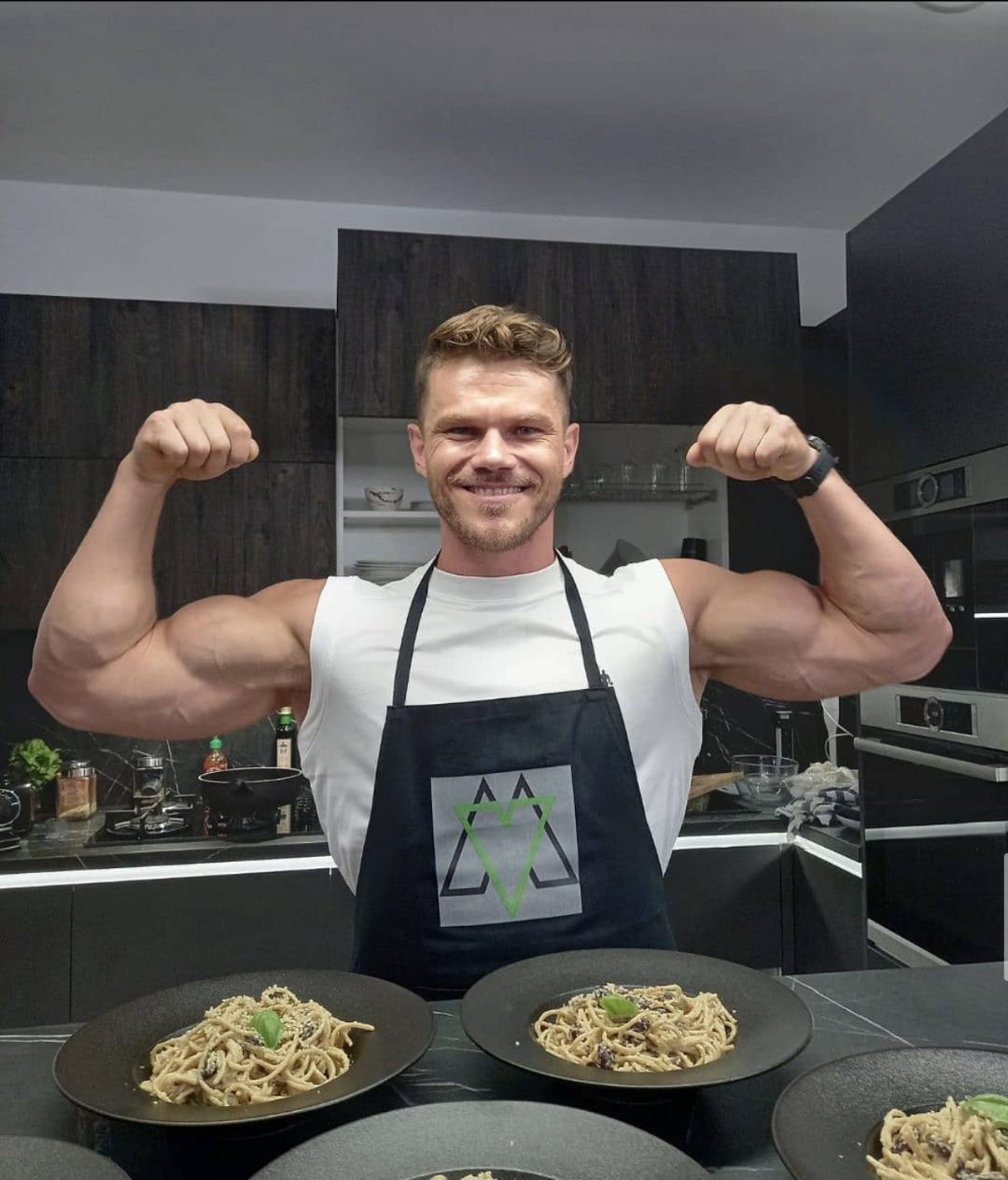 Aventurile musculosului vegan Alex Lenghel la MasterChef