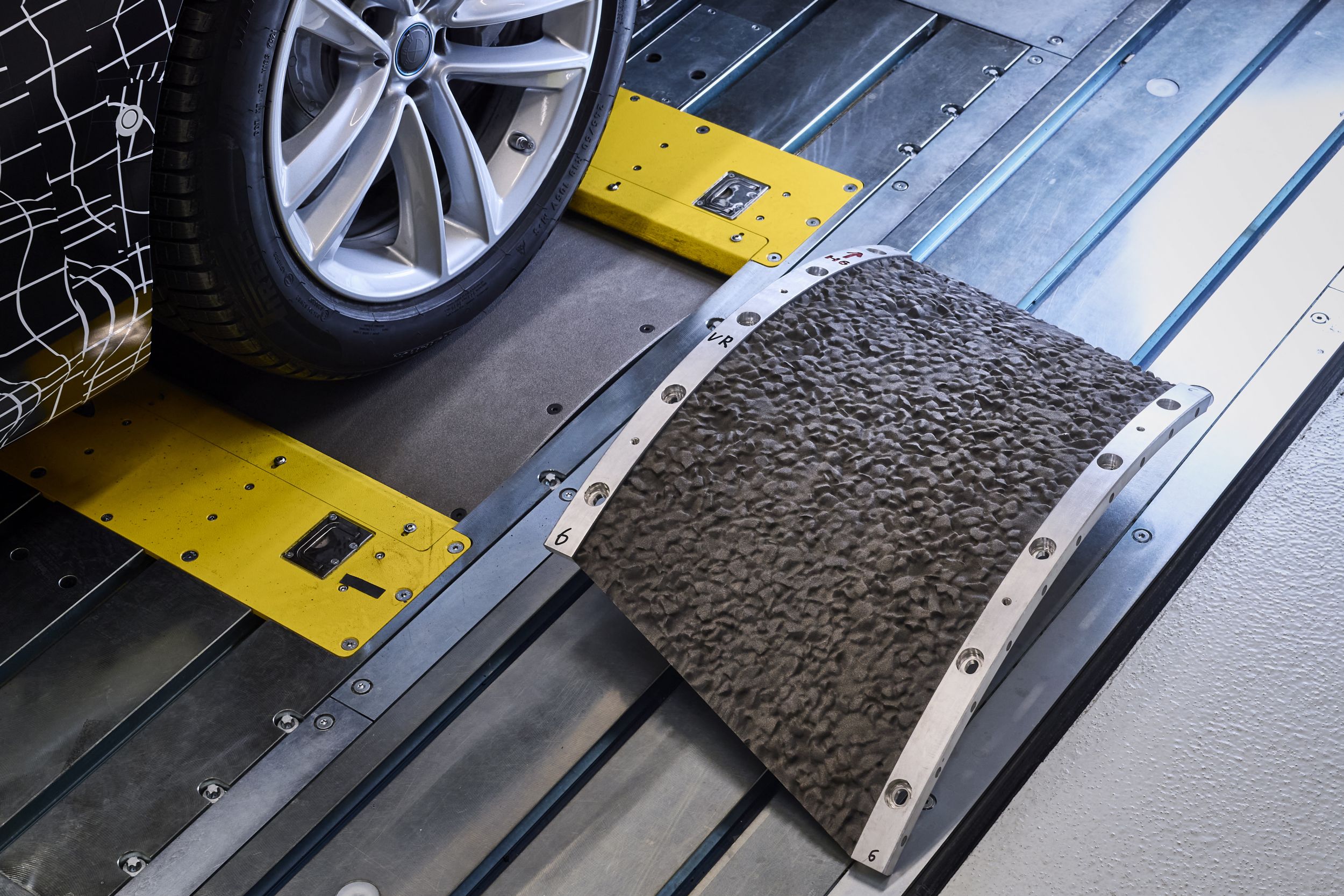 BMW i7 a ajuns la testele de sunet. Se fac reglajele finale pentru zgomotul motorului și confortul aeroacustic