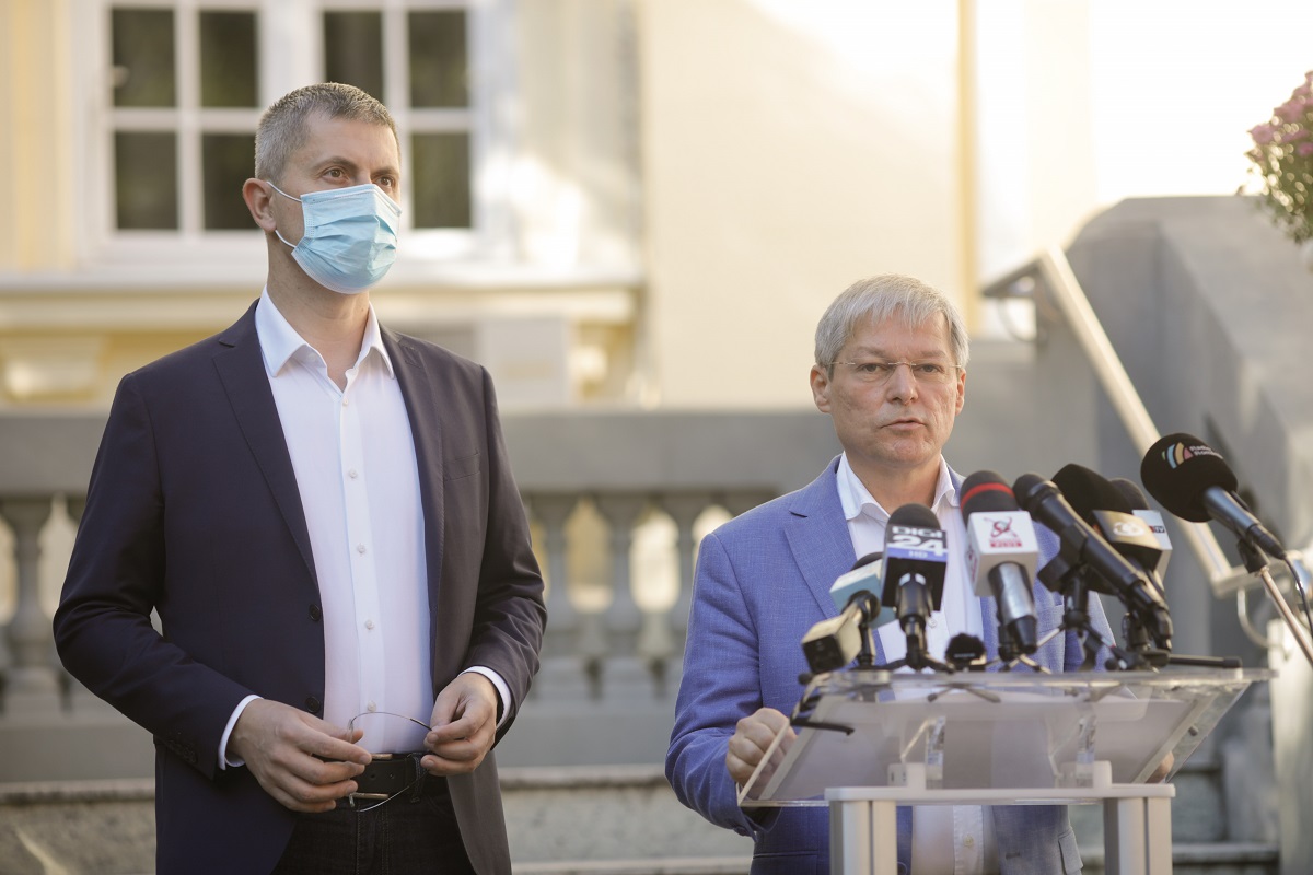 Sedinta cruciala la USR. Dacian Ciolos a amenintat cu demisia