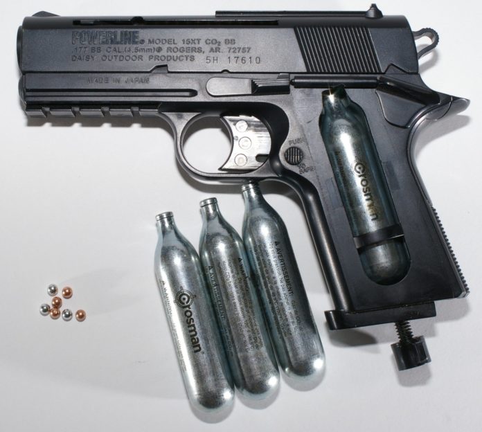 Ce a pățit elevul din Vâlcea care a venit cu un pistol la școală. A fost nevoie de intervenția Jandarmeriei