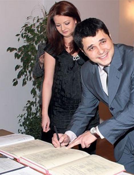 Cum a divortat Cove de prima sotie