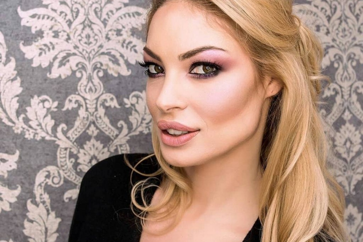 Cum face bani Valentina Pelinel