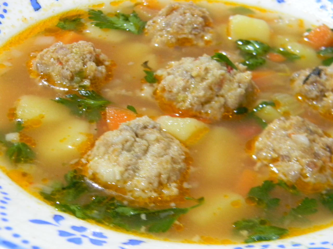 Cum să faci ciorbă de perișoare, după rețeta clasică