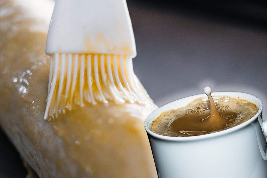 De ce să ungi cozonacul sau plăcinta cu lapte şi cafea. Puţine gospodine ştiu secretul