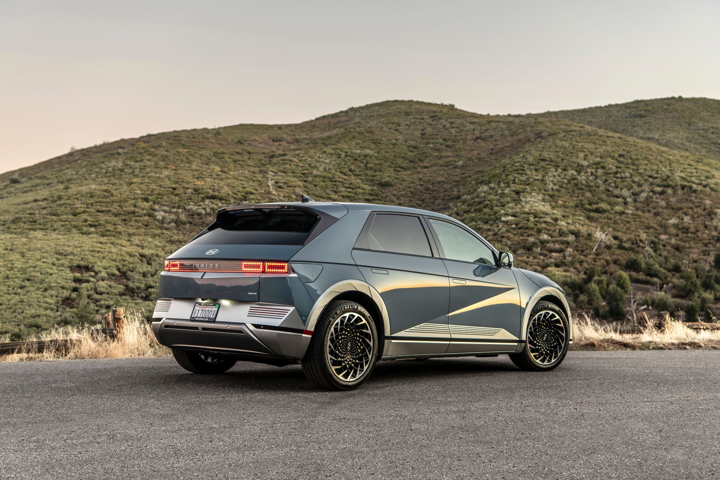 Actualizare pentru Hyundai Ioniq 5: modelul electric primește o baterie mai mare și camere video pentru oglinzi