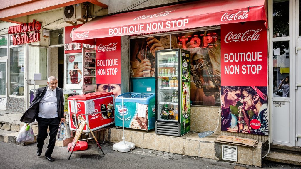 Ce se întâmplă cu magazinele care vând ţigări minorilor. Legea a fost dată, sancţiunile sunt mari