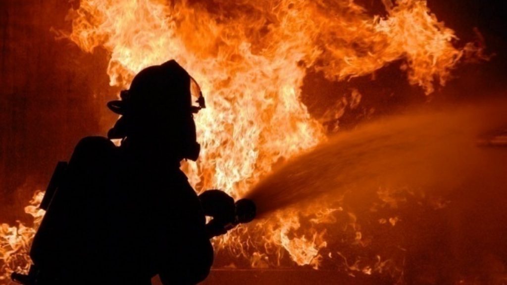 Incendii trase la indigo în două județe din România. Intervenție în forță a pompierilor / VIDEO de la fața locului