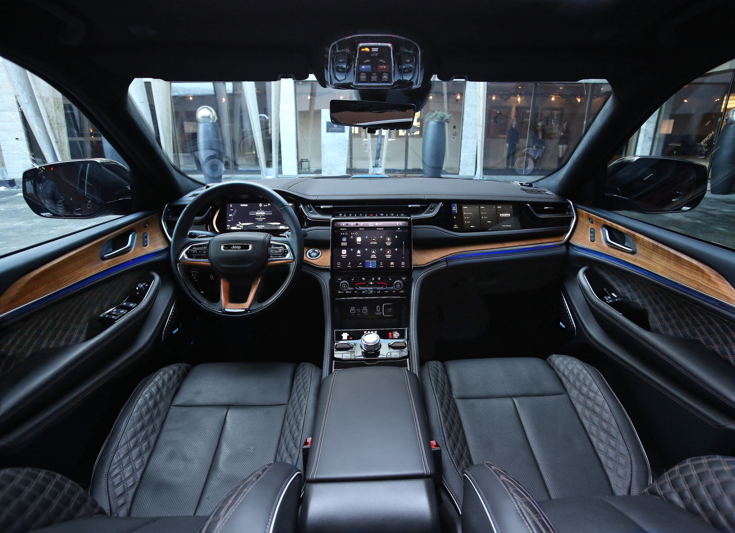 Jeep lansează pe piața europeană versiunea hibrid plug-in pentru Grand Cherokee. SUV-ul american dispune de 380 CP