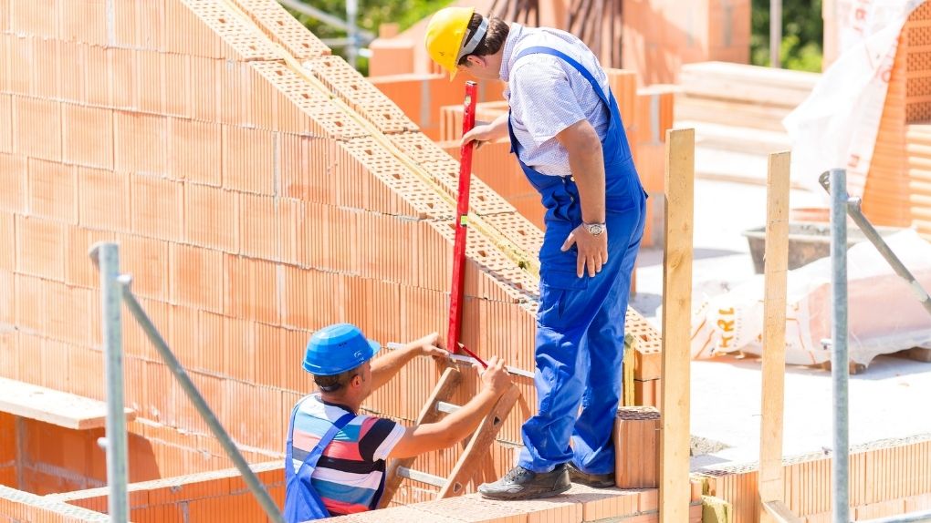 Preţurile pentru materialele de construcţii cresc din nou. E mare lovitură pentru români