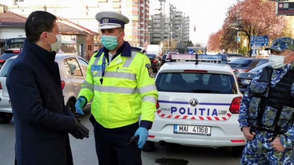 Numarul celor care mai poarta masca sanitara in aer liber a scazut considerabil