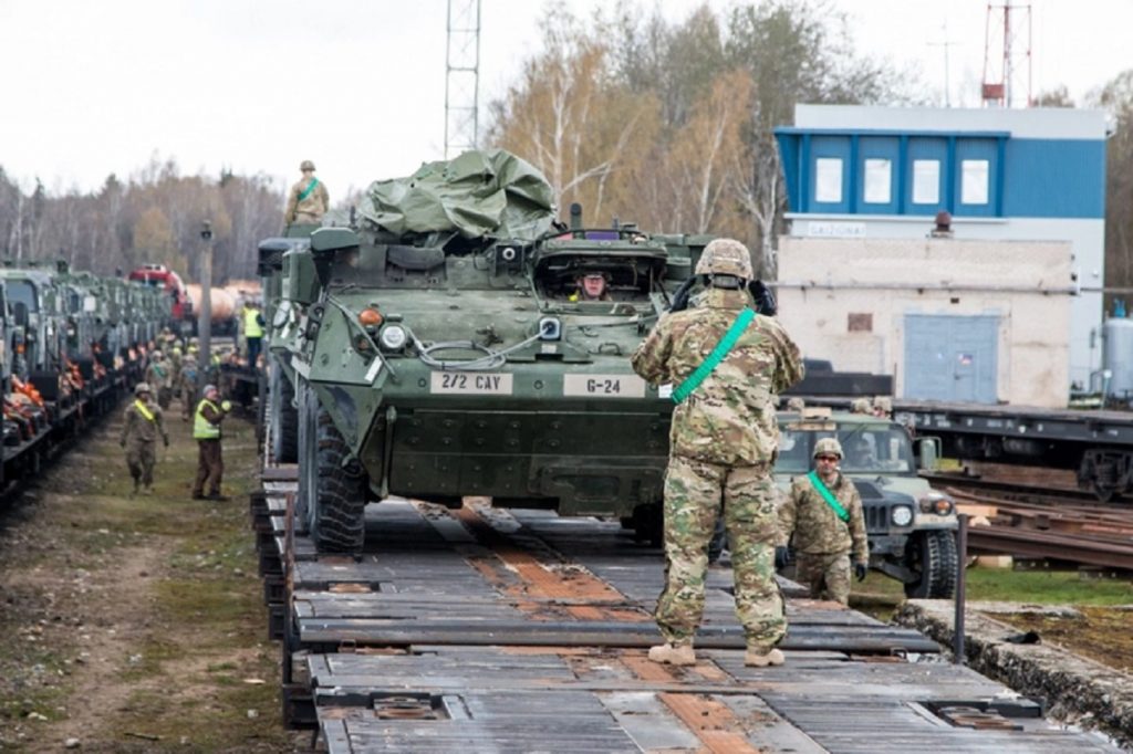 Oficial | Blindatele americane Stryker au ajuns în România. Coloanele militare cu zeci de camioane traversează țara