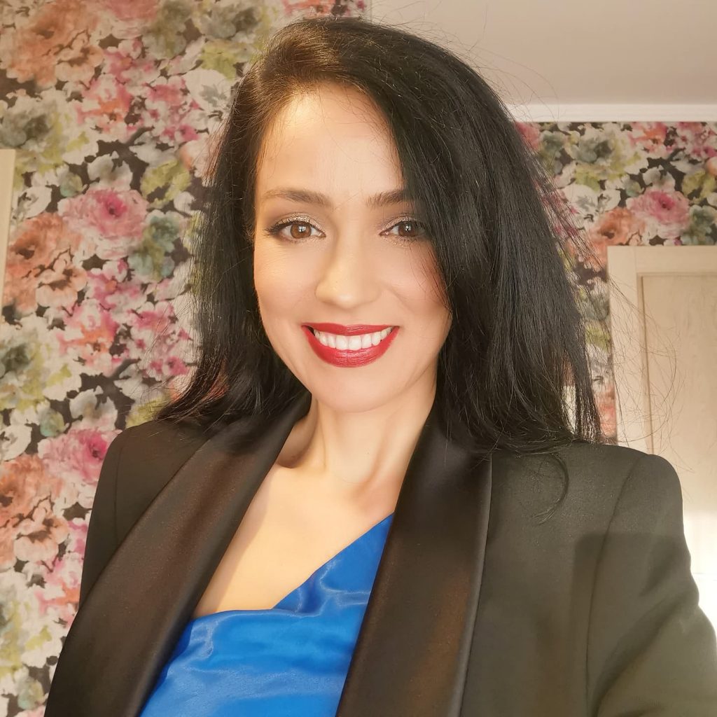 Olivia Steer a fost amendată cu mii de lei pentru declaraţiile făcute în mediul online. Cu ce a comparat vaccinarea