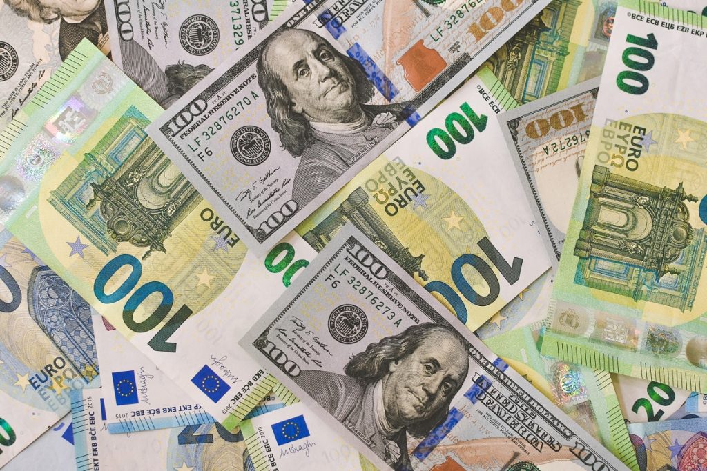 Scurgere masivă de informații la Credit Suisse. Dictatorii și infractorii aveau peste 100 de miliarde de dolari în bancă