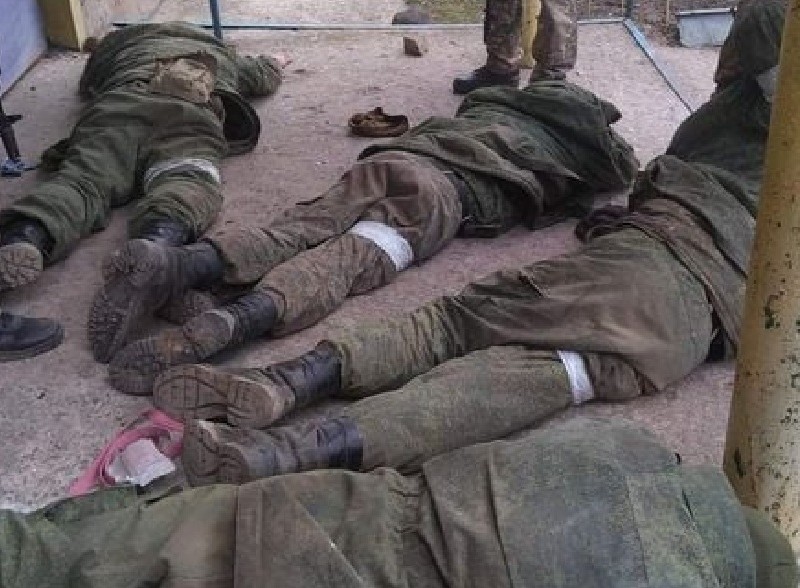 Au apărut primele imagini cu soldați ruși, reținuți în Ucraina. Forțele locale susțin că au respins mai multe atacuri asupra orașului Lugansk