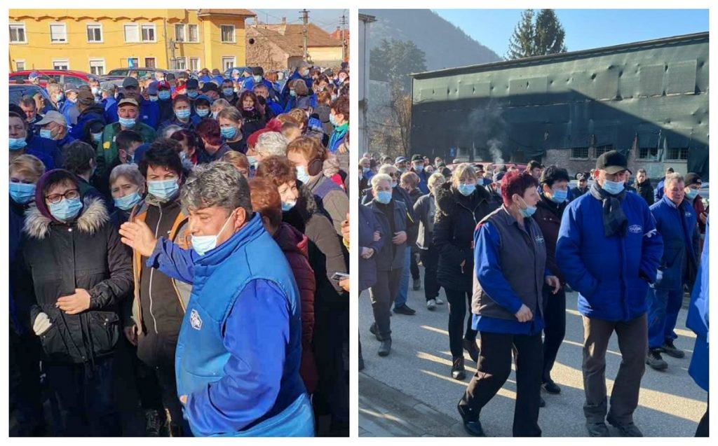 Sute de muncitori de la cele două fabrici de armament din Cugir protestează luni dimineață pentru creșterea salariilor