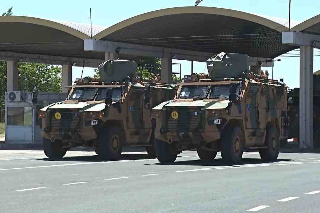 Un convoi NATO a făcut accident pe Valea Oltului. Trei vehicule cu militari americani, implicate