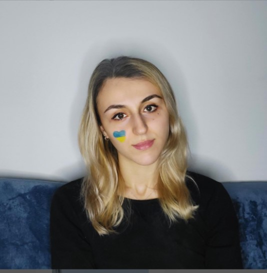 Yuliya Dumanska, îngrozită de frică după ce Ucraina a fost atacată de Rusia. „Familia mea este acolo. Războiul nu este o soluție”
