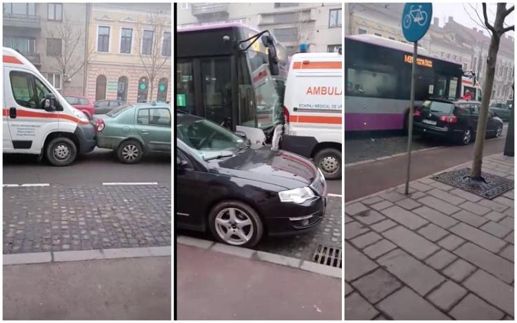Accident în Cluj-Napoca. Şase maşini implicate, printre care un autobuz şi o ambulanţă. Cine a fost de vină Video