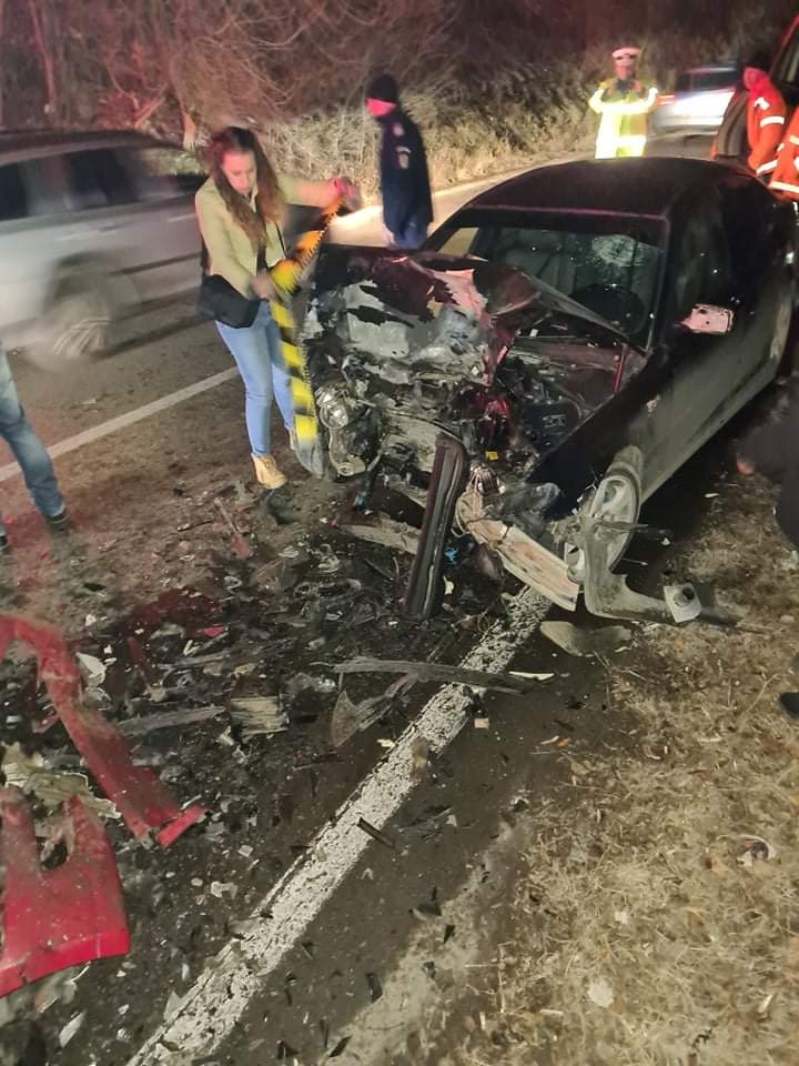 Accident cumplit în Buzău, din cauza unui șofer teribilist. Impact frontal violent, filmat de camera de bord Video