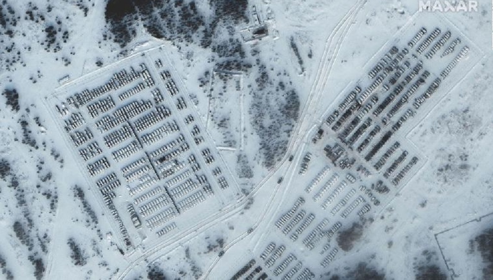 Amenințarea Rusiei. Moscova accelerează mășcarea echipamentelor militare spre Ucraina, potrivit imaginilor din satelit