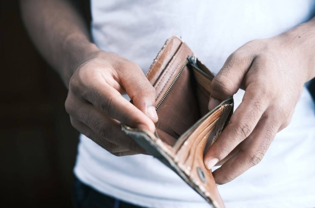 Se anunţă vremuri cumplite în România. Economia, aproape distrusă. „E ca în război”