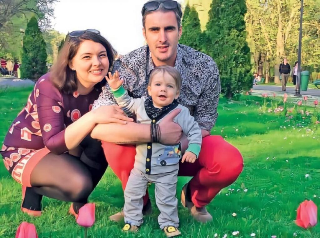 Care sunt „Ochii din umbră” a lui Ernest Takacs. Cum reuseste prezentatorul sa nu fie gelos. „Telefonul meu nu are parolă” EXCLUSIV