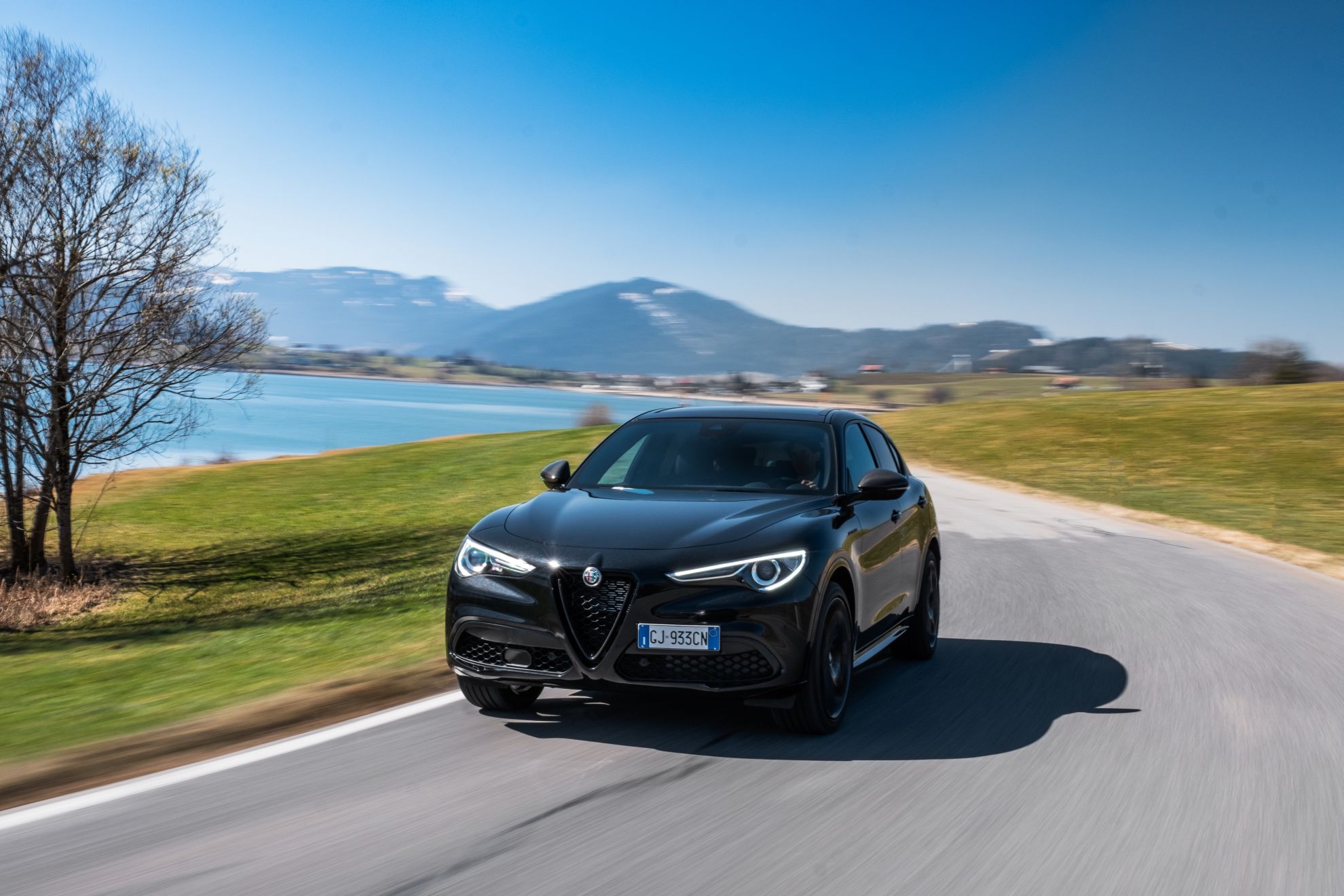 Alfa Romeo lansează ediția specială Estrema pentru Giulia și Stelvio. Ce aduce nou această echipare 