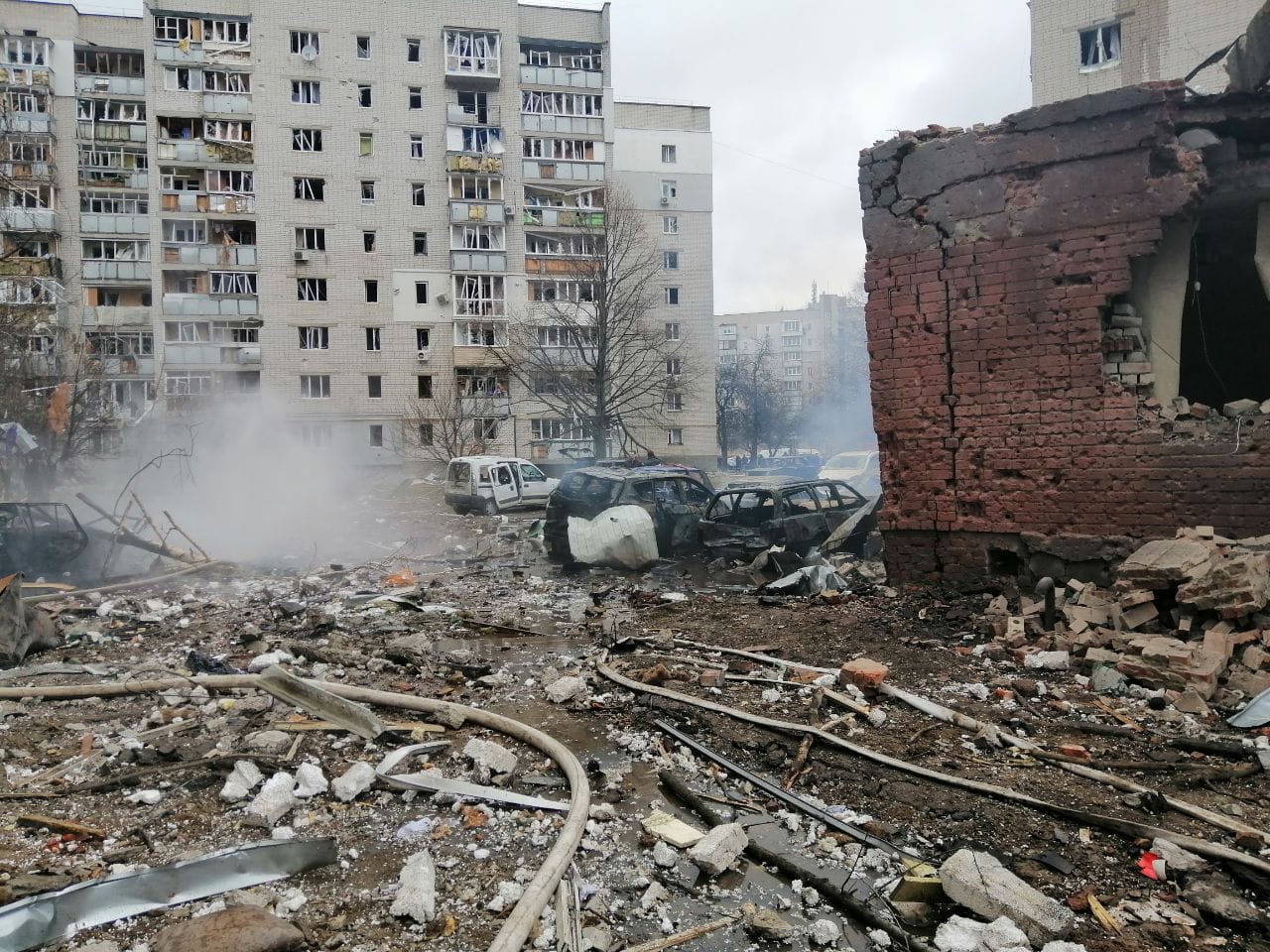 Bombardamente în Cernihiv. Ruşii au atacat o zonă cu școli, spital și locuințe. Sunt cel puţin noua morți