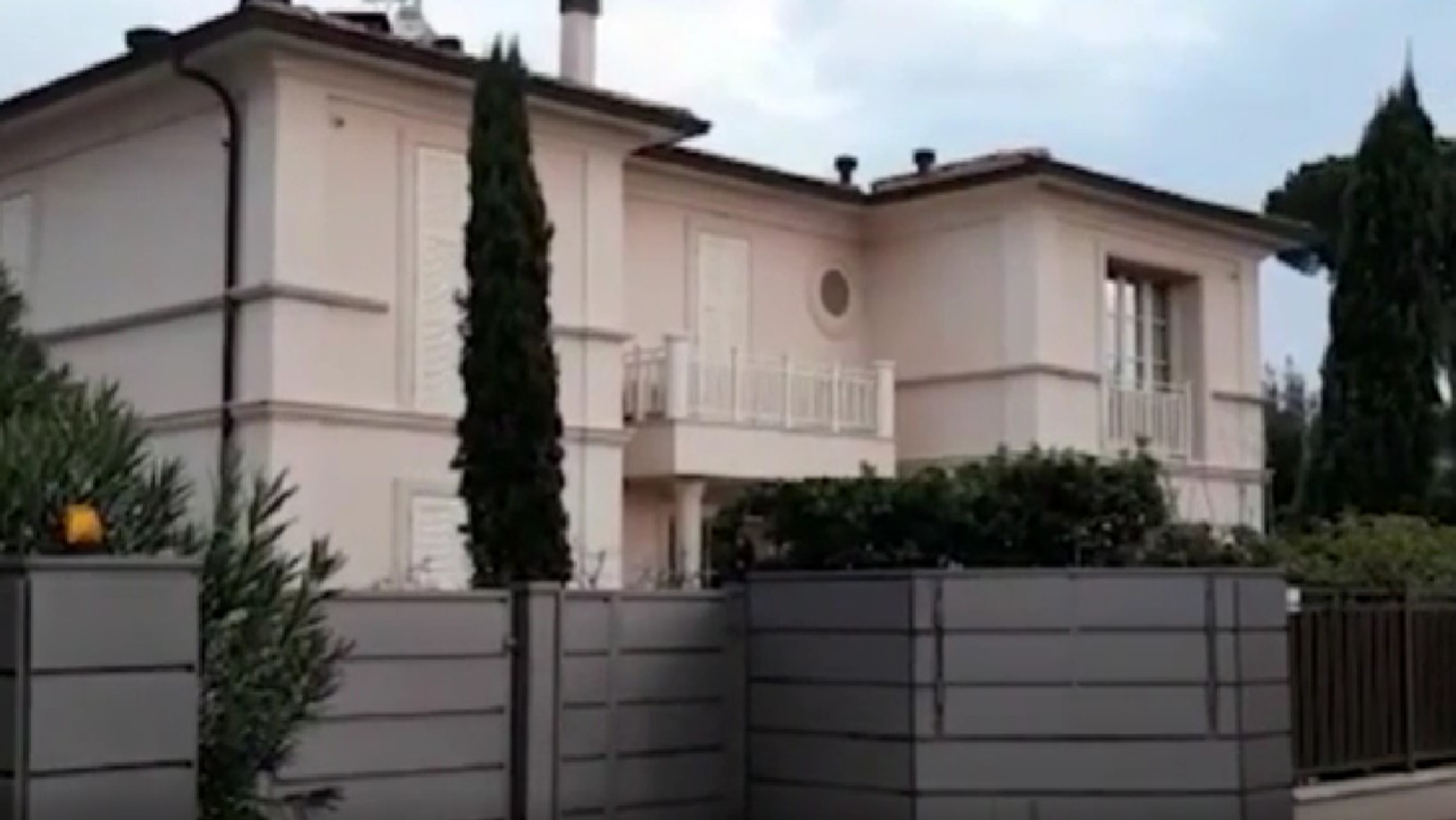 Cum arată vila lui Volodimir Zelenski din Italia