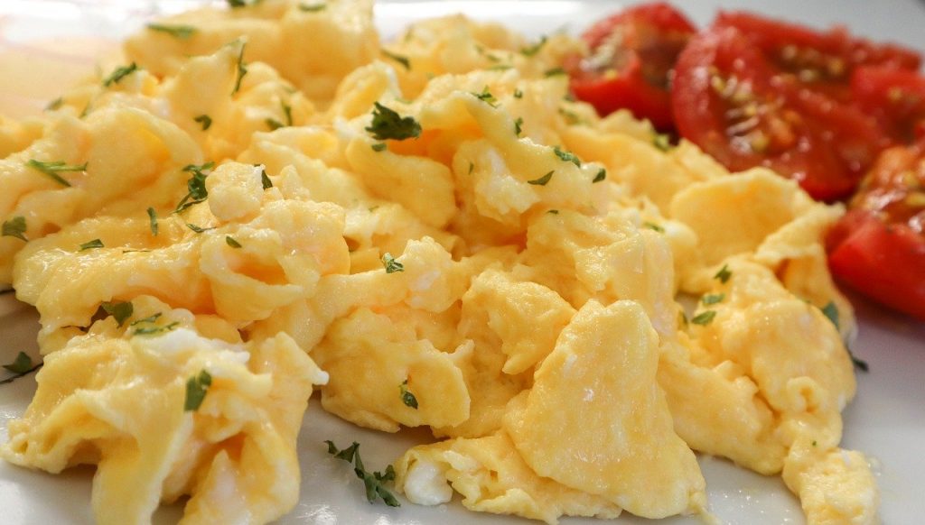 Ingredientul minune care se pune în omletă pentru a fi pufoasă. E trucul bucătarilor