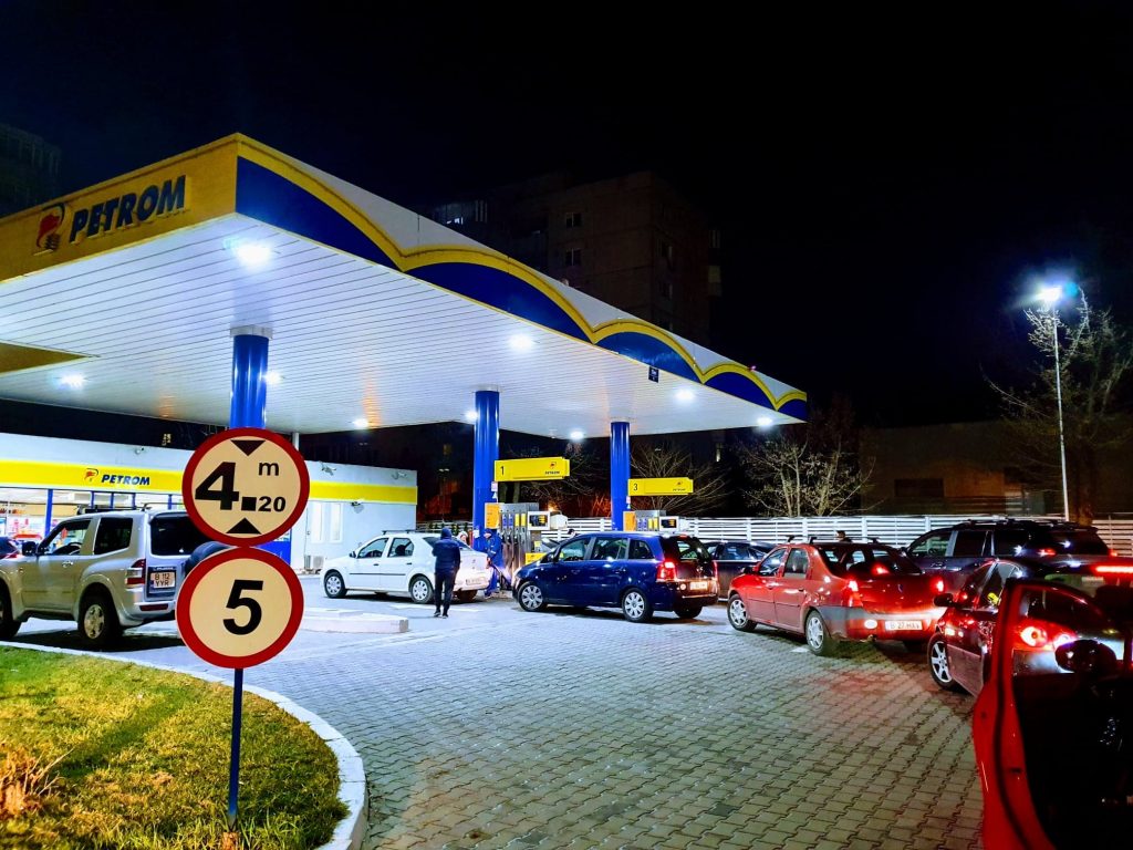 Isteria face și victime: o tânără din Iași, lovită după ce nu a respectat rândul la benzinărie. A ajuns de urgență la spital