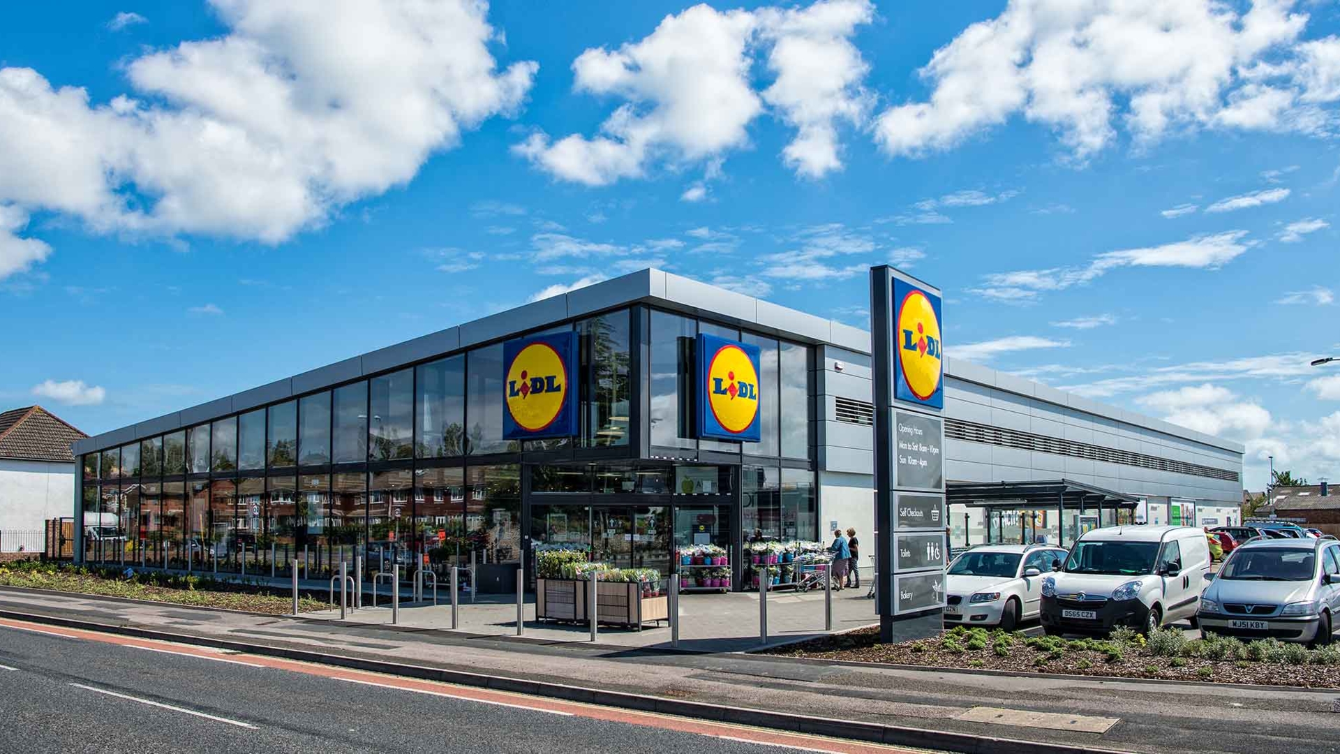 Mai multe magazine Lidl au început să se închidă după ce mai multe produse au început să lipsească