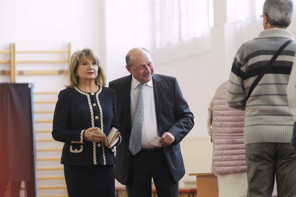 Traian Basescu a fost externat din spital