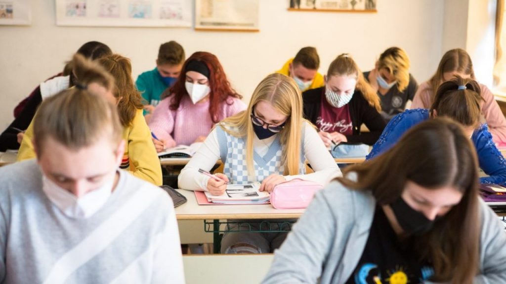 O nouă materie opțională pentru liceenii din România. Ce pot alege adolescenții să învețe
