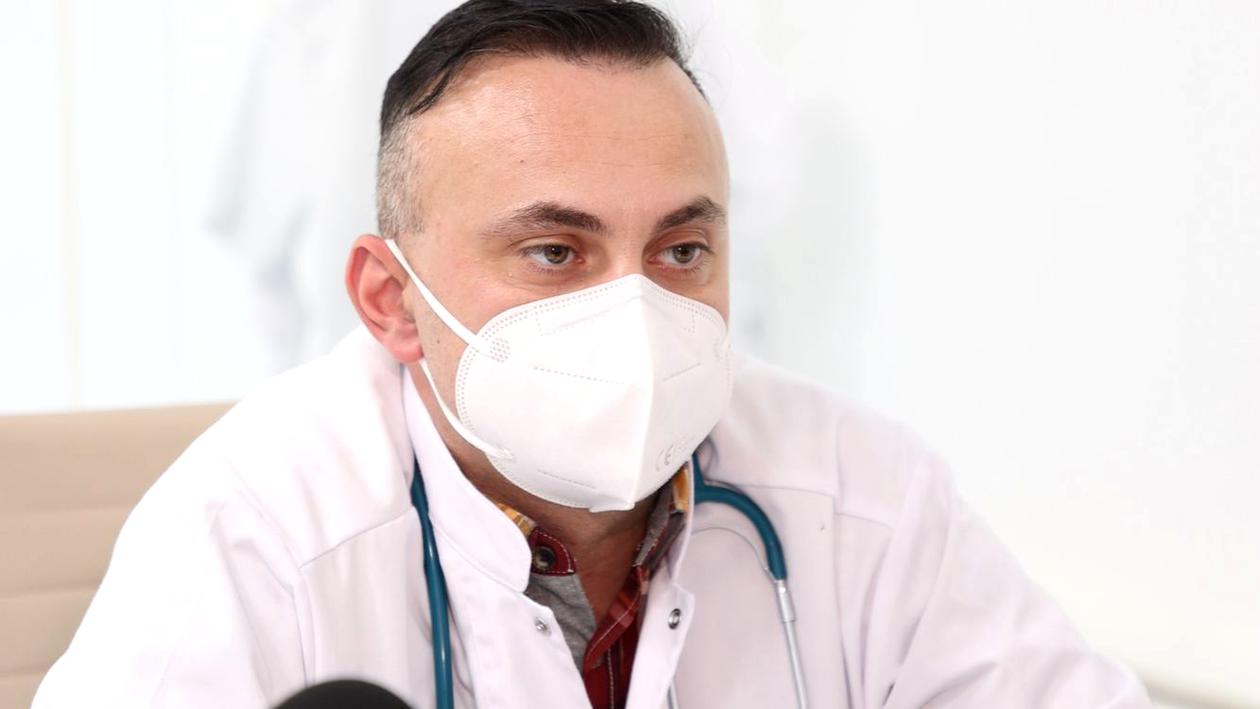 Omicron, cu 30% mai transmisibilă